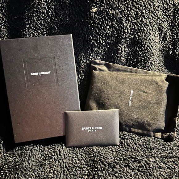 Saint Laurent Cassandre Matelasse Flap Card Case - Picture 6 of 10